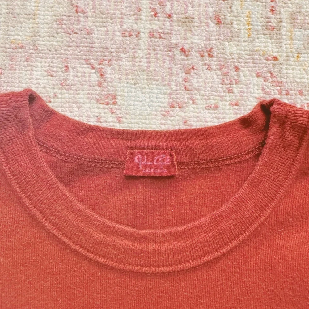Brandy Melville, Women’s Red Crew Neck T-Shirt - Picture 3 of 3